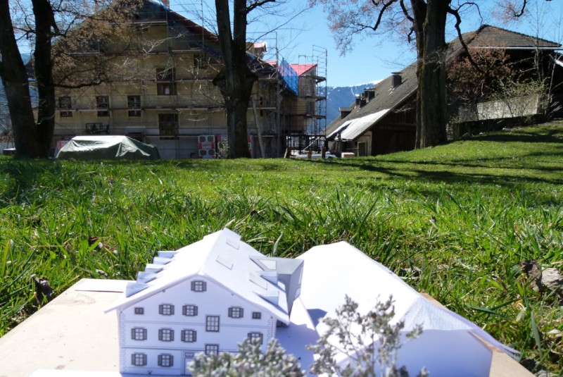 Ein Modell wird eigens angefertigt