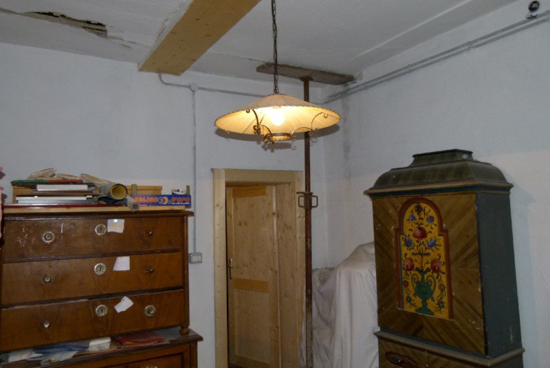 Wenn die Deckenhöhe nicht reicht, muss eben tiefer gegraben werden. Bis man wieder 3 m zur Verfügung hat :-)