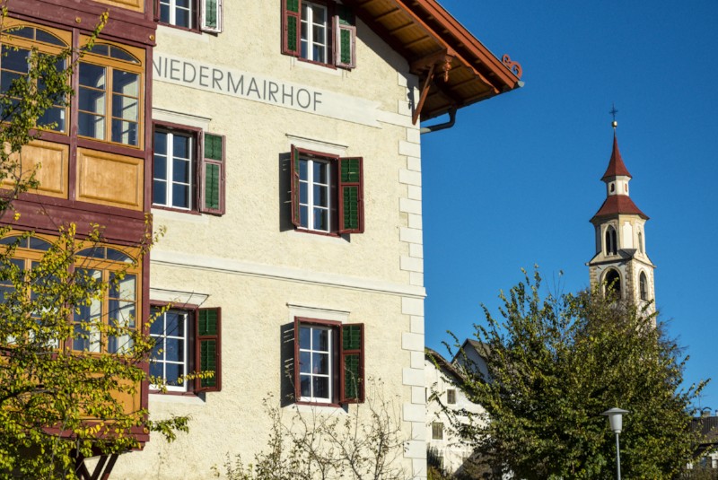 Auch die Fenster sind nun drinnen und die Veranda ist fertig