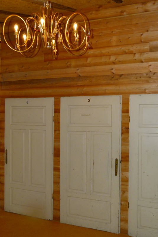 alte Türblätter als Dekoration