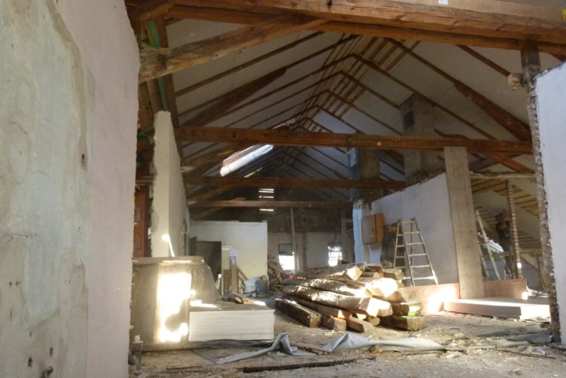 Abmontieren der Deckenbalken zum Dachgeschoss