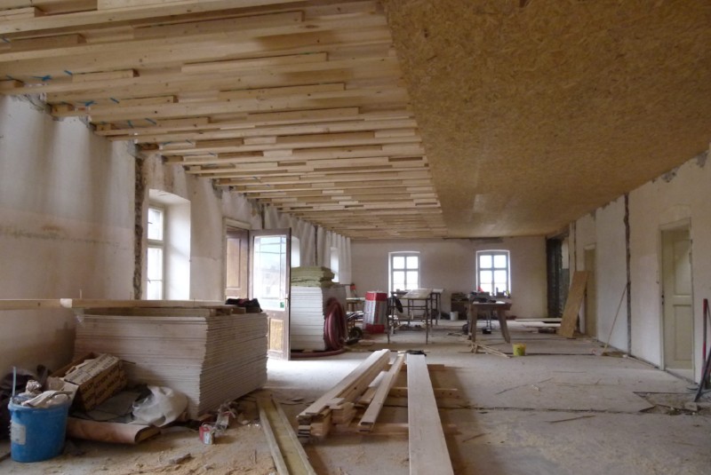Februar 2015 – Im 2. OG wird die Decke eingezogen. Alleine der Raum hat mehr als 100 m²
