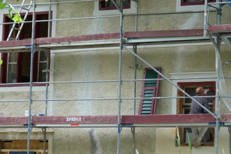 Mai 2015 – Die Außenarbeiten inklusive Farbwahl beginnen